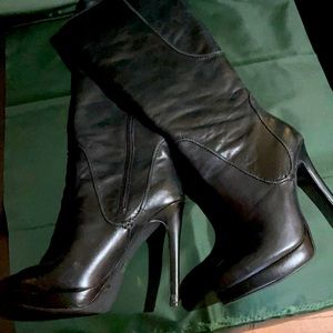 Jessica Simpson black high heeled boot